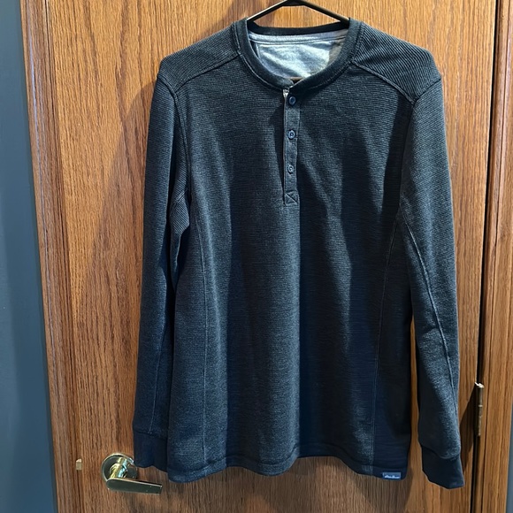 Men’s Eddie Bauer Henley! Size small! - Picture 1 of 3